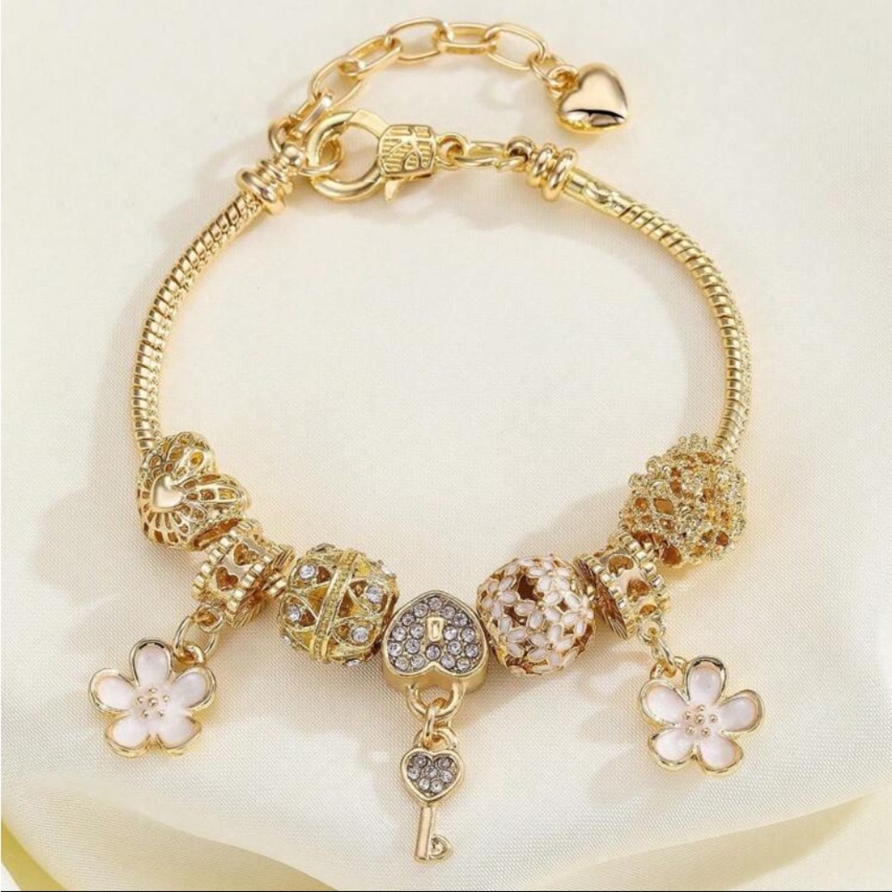 Bracelet & 7 Charms in Copper GoldTone. Bracelet is 7 in Long & a 2in extender